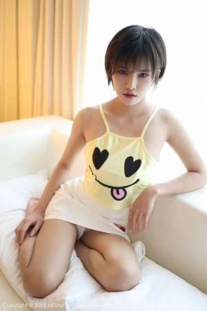 性感吊带丝袜小姿2002清纯可人也性感的娇媚感