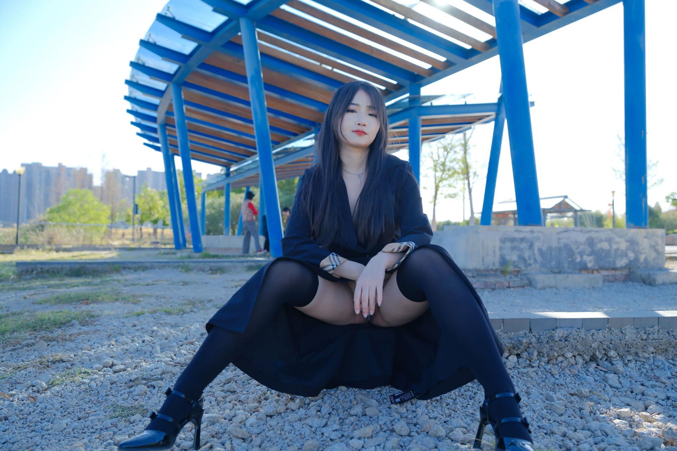 爱露出的妹子还是个人工白虎