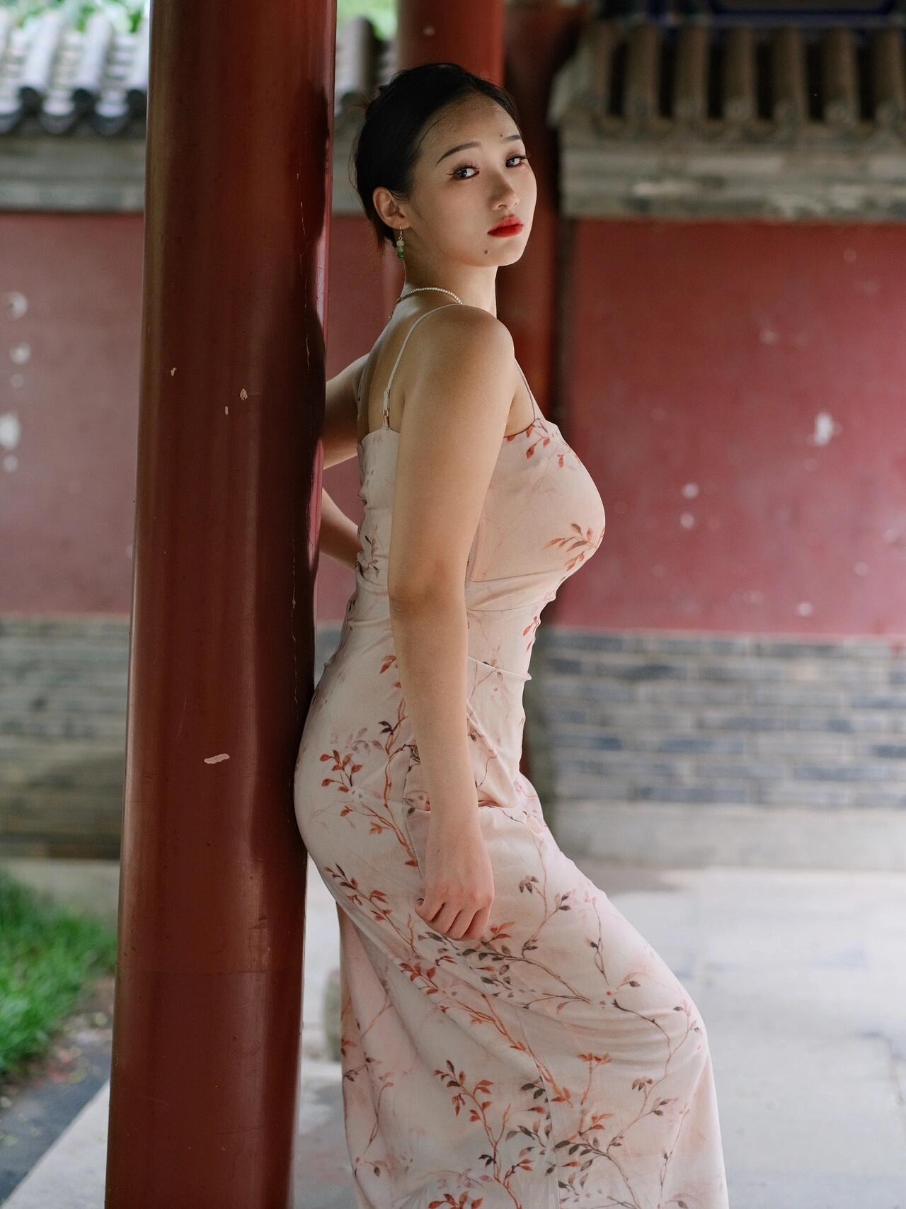 东方素女人妻的一组短热裤街拍