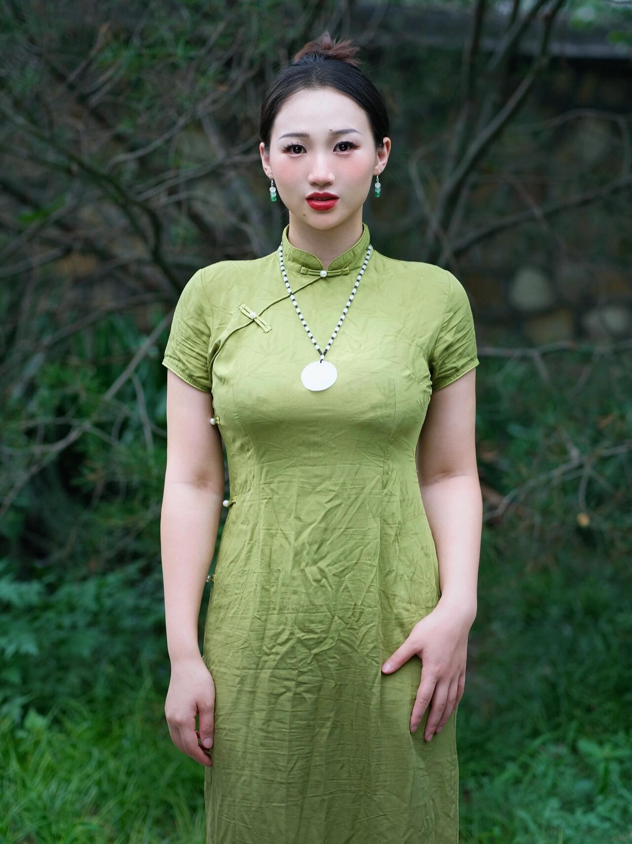 东方素女人妻的一组短热裤街拍
