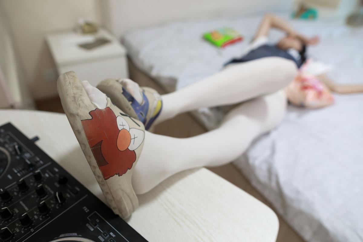 居家女友厚白丝足模风格