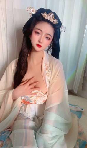 汉服嫩妹没人陪只能一个人自慰