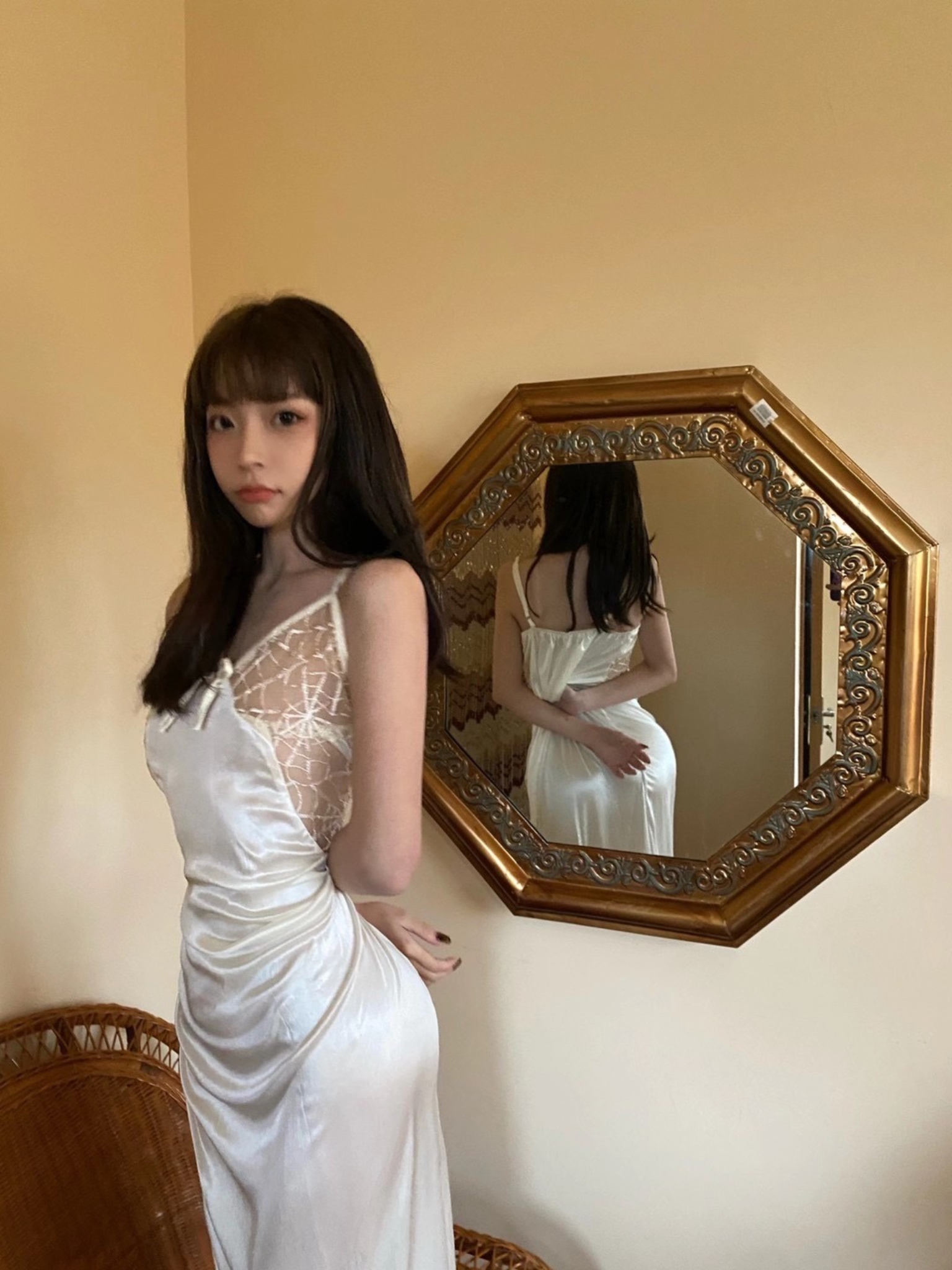 陈妮妮UNI杨柳腰风情写真