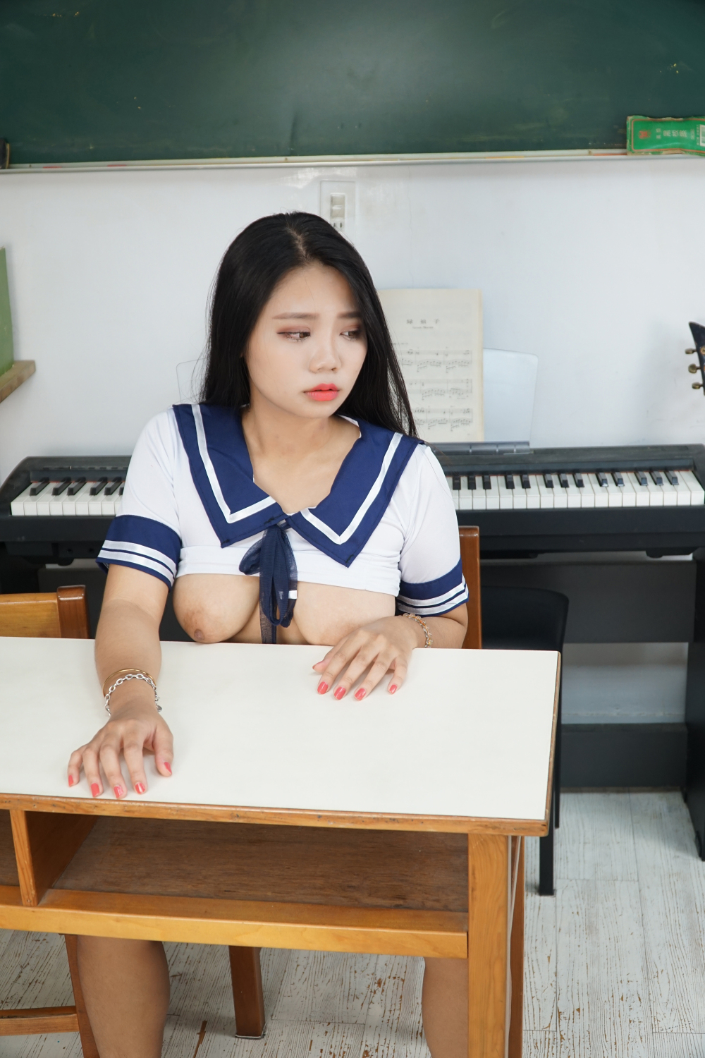 胖学妹的奶子还是不错的