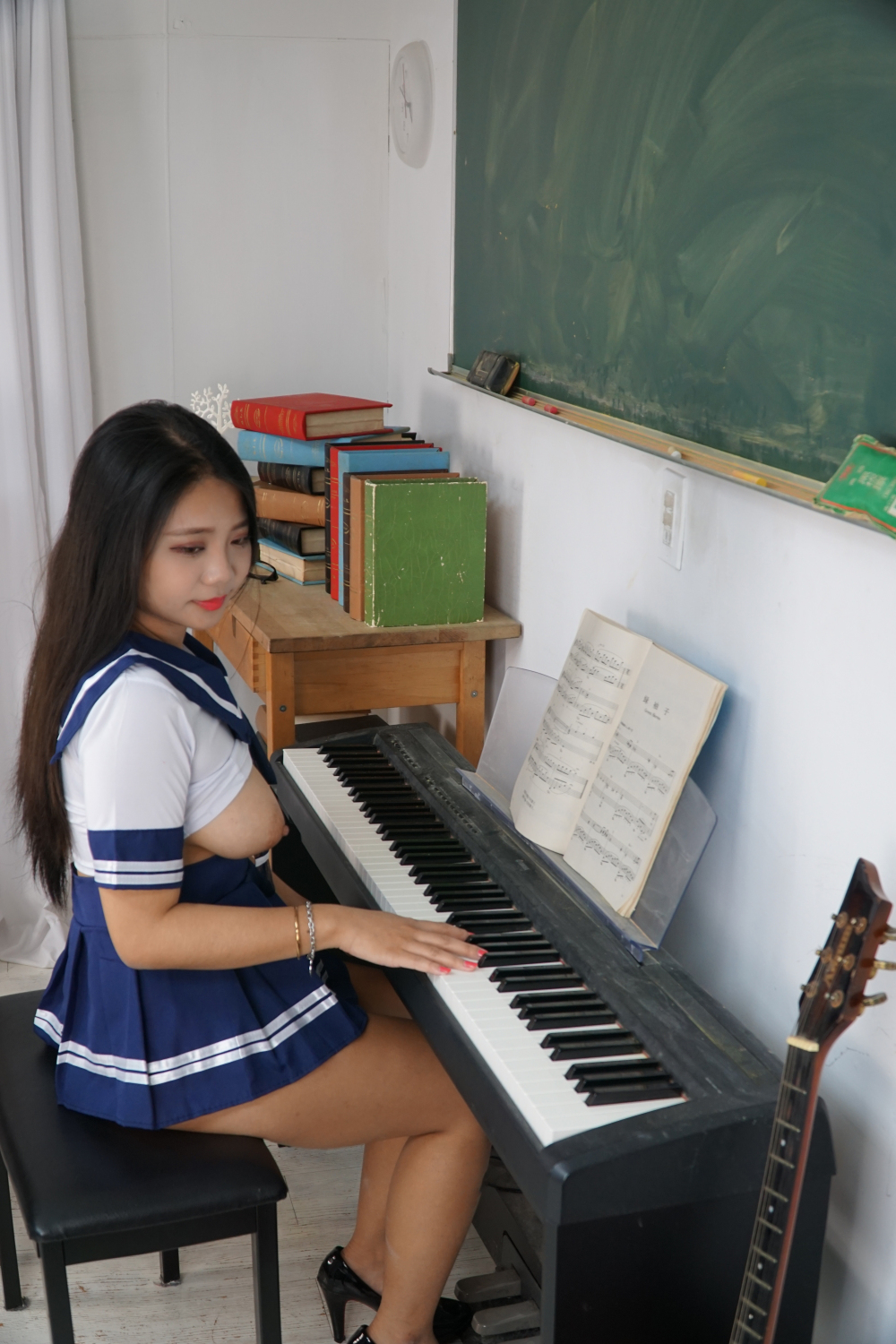 胖学妹的奶子还是不错的