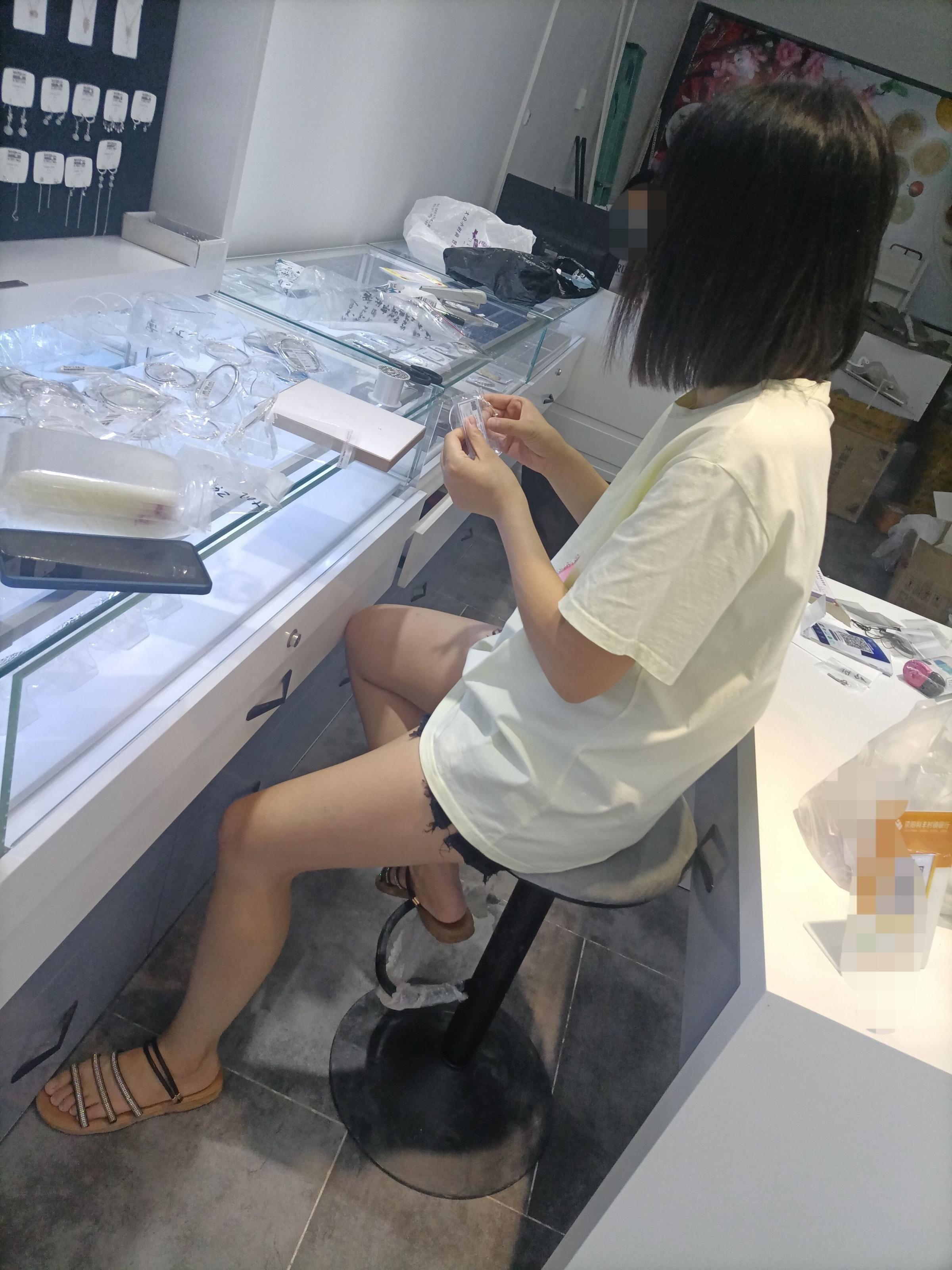 夏天女人的腿