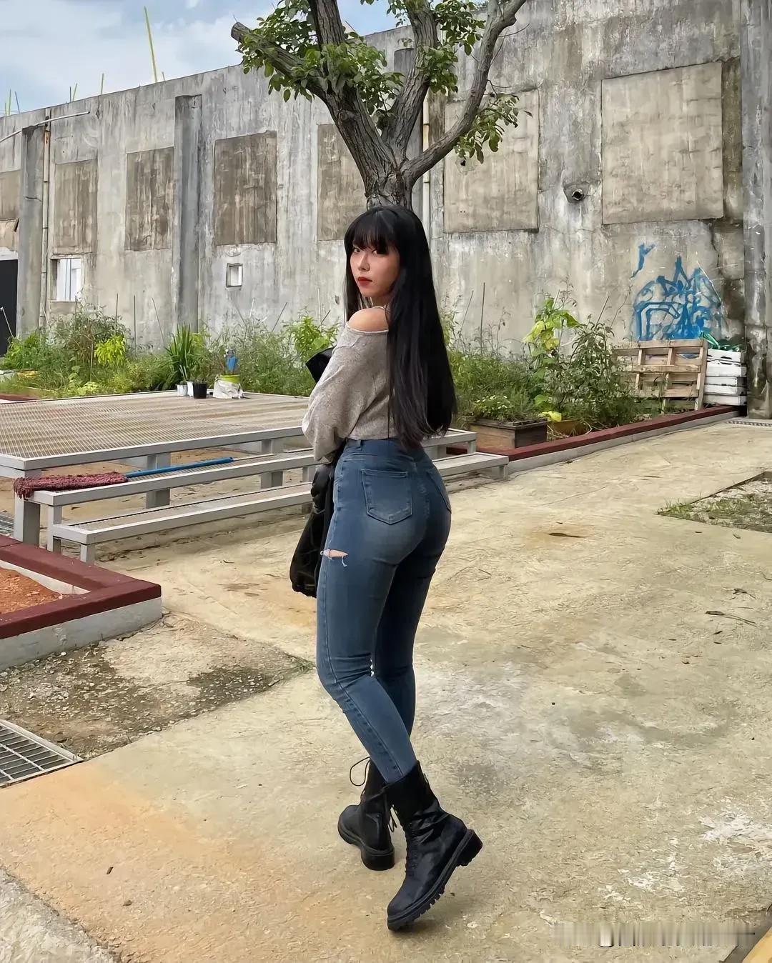 没有瑜伽裤的年代 我最喜欢看翘臀的紧身牛仔裤