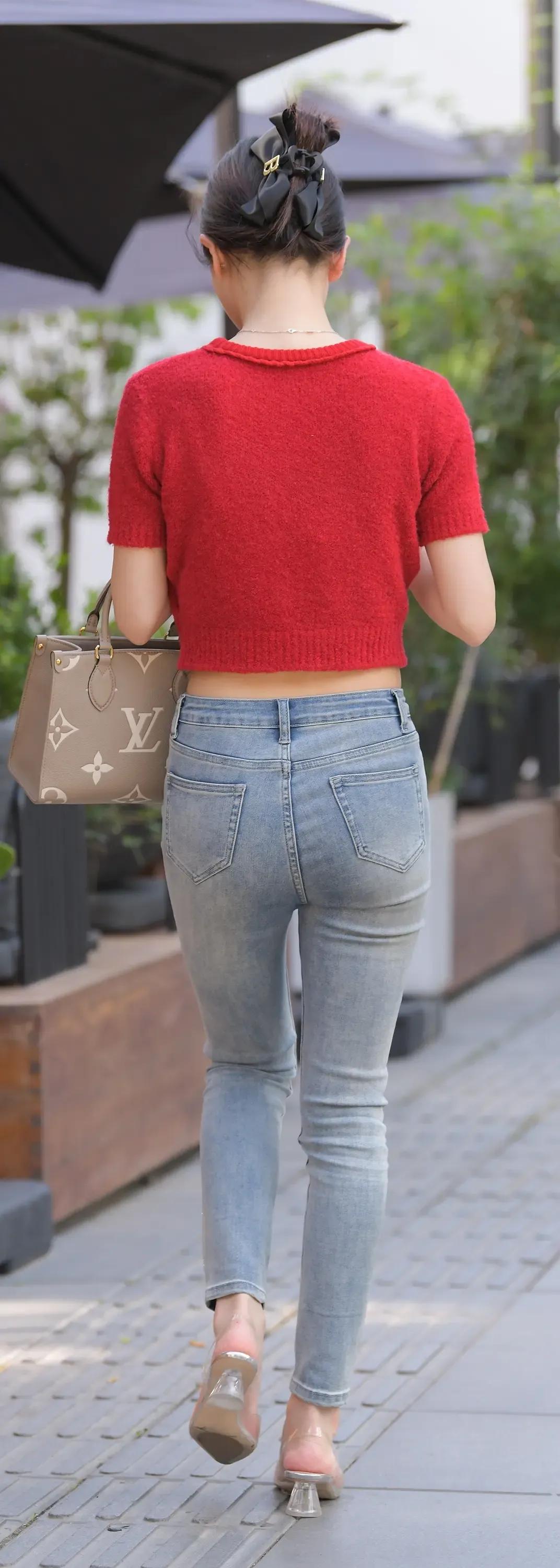 没有瑜伽裤的年代 我最喜欢看翘臀的紧身牛仔裤