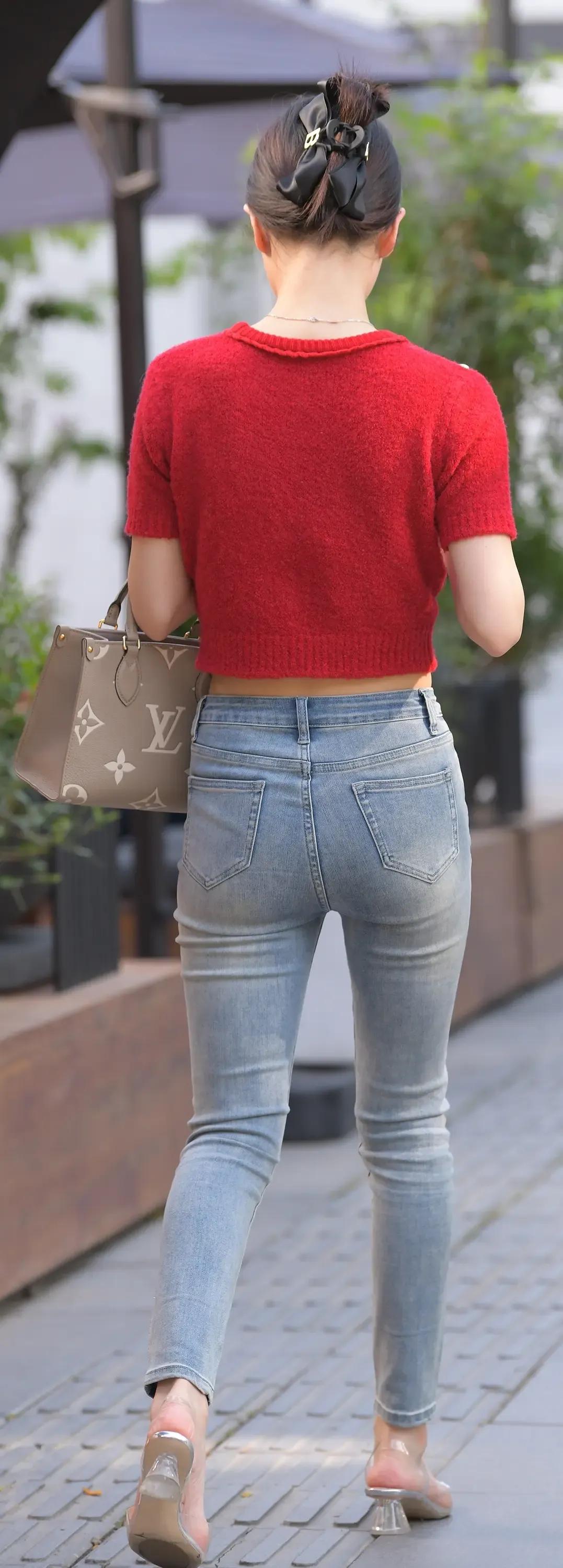 没有瑜伽裤的年代 我最喜欢看翘臀的紧身牛仔裤