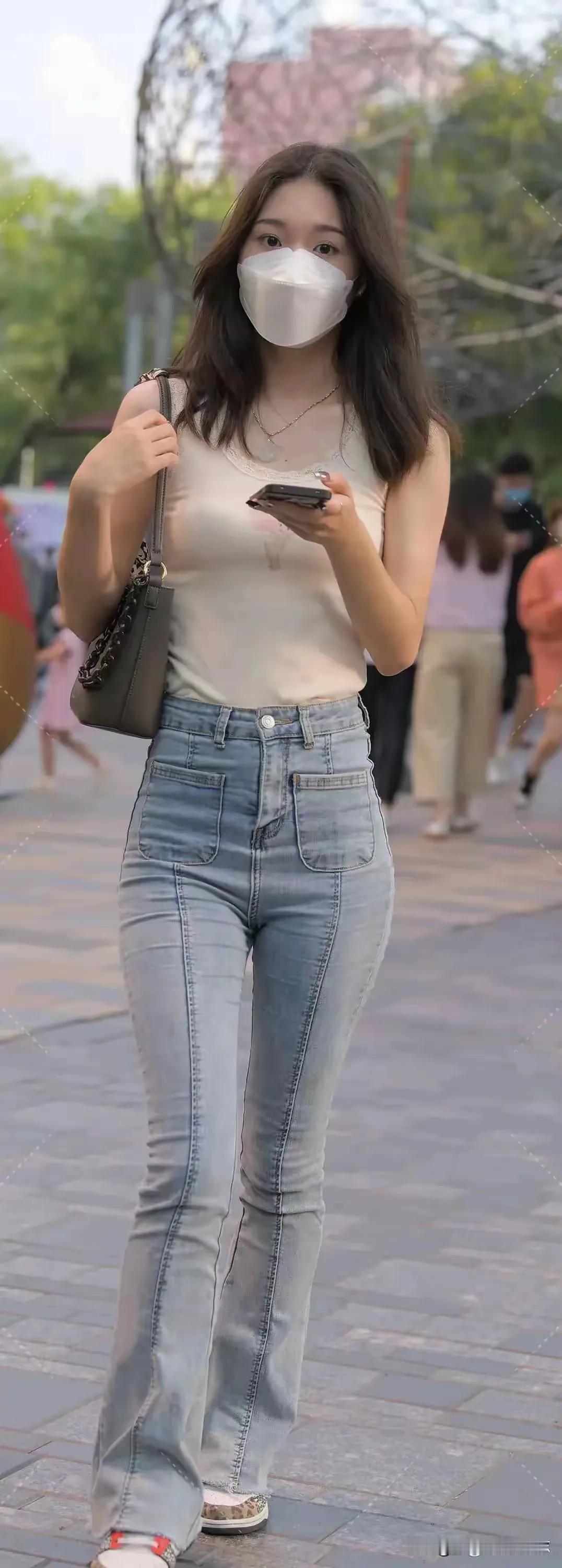 没有瑜伽裤的年代 我最喜欢看翘臀的紧身牛仔裤