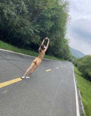 搜集的妹子图片-出去走走