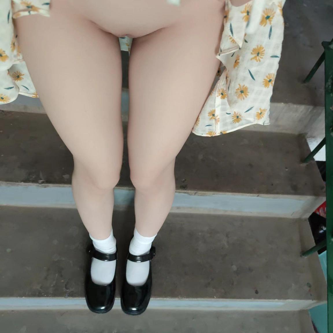 搜集的妹子图片-胸白逼粉