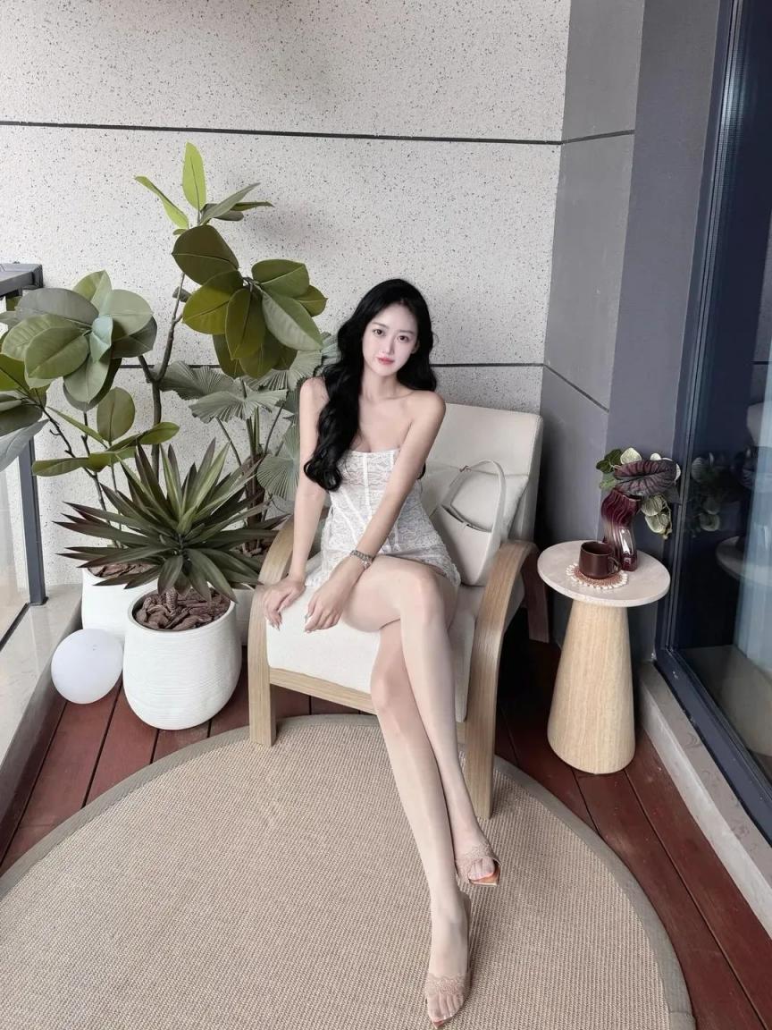 丰腴修长的美腿