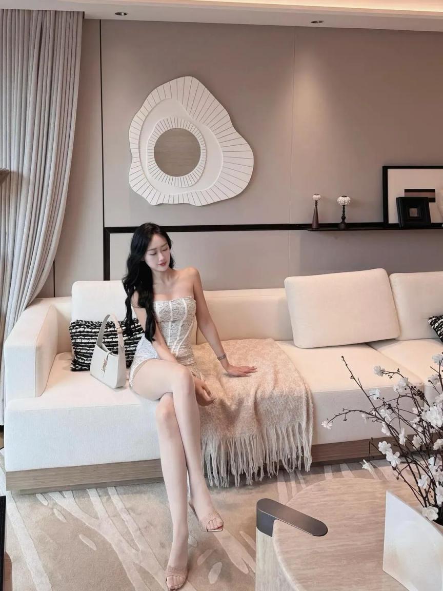 丰腴修长的美腿