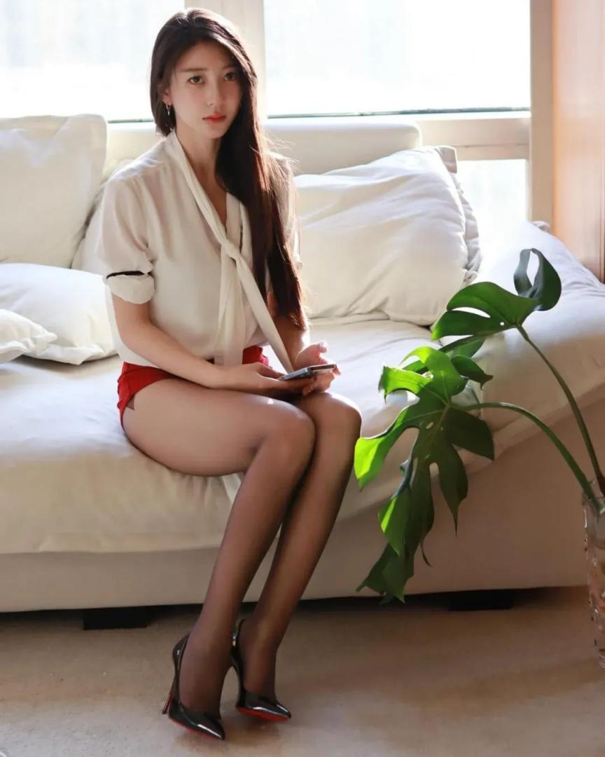 丰腴修长的美腿