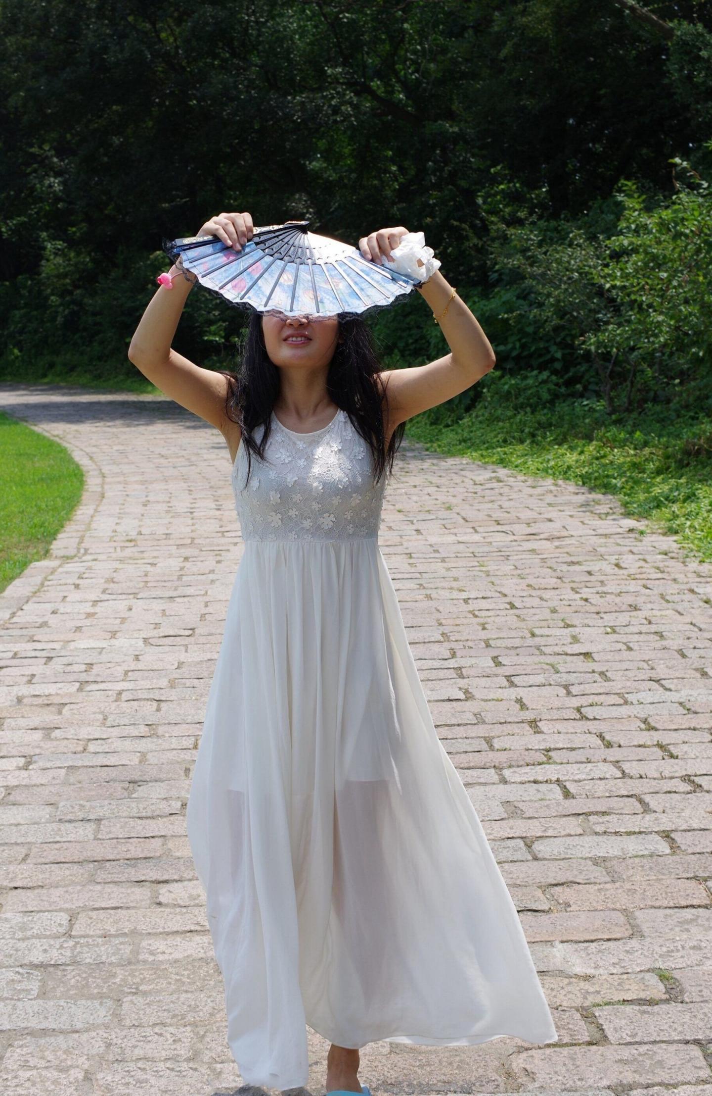 白裙小少妇气质还不错