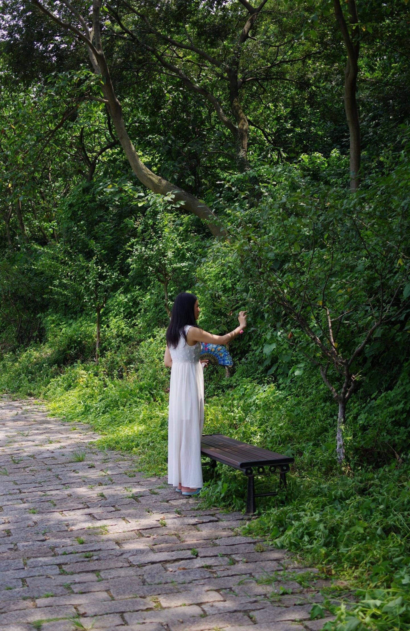 白裙小少妇气质还不错