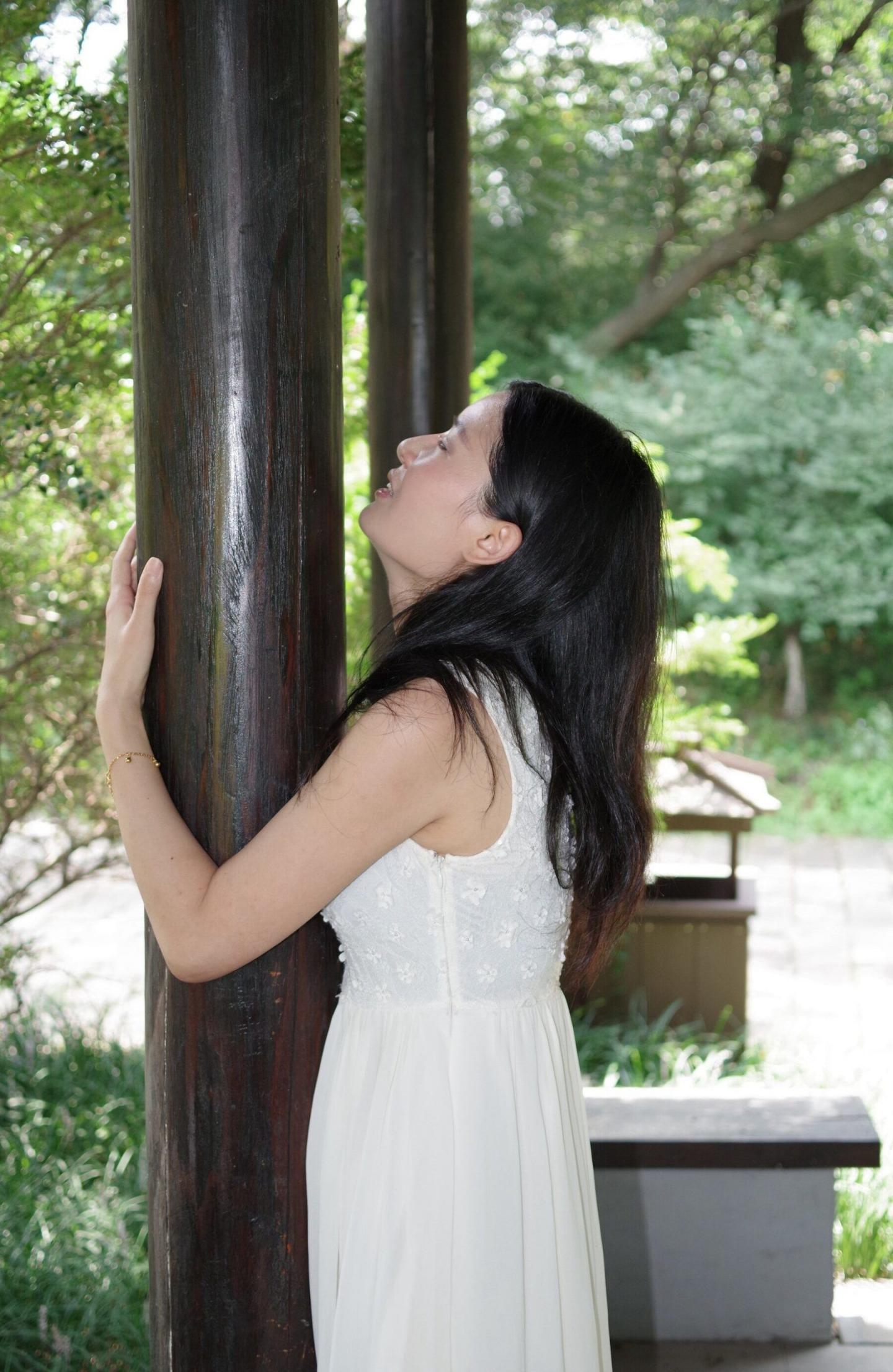 白裙小少妇气质还不错