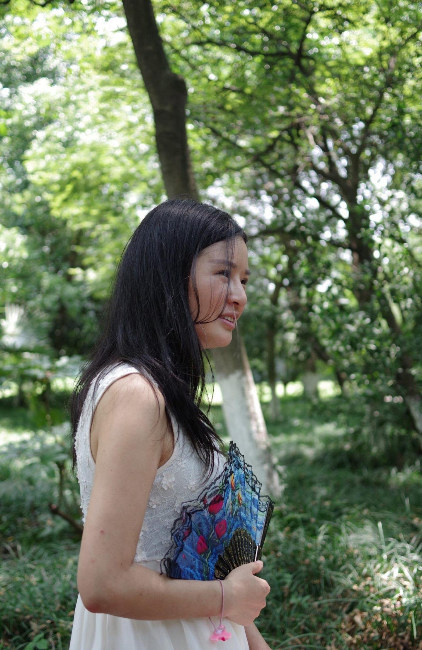 白裙小少妇气质还不错