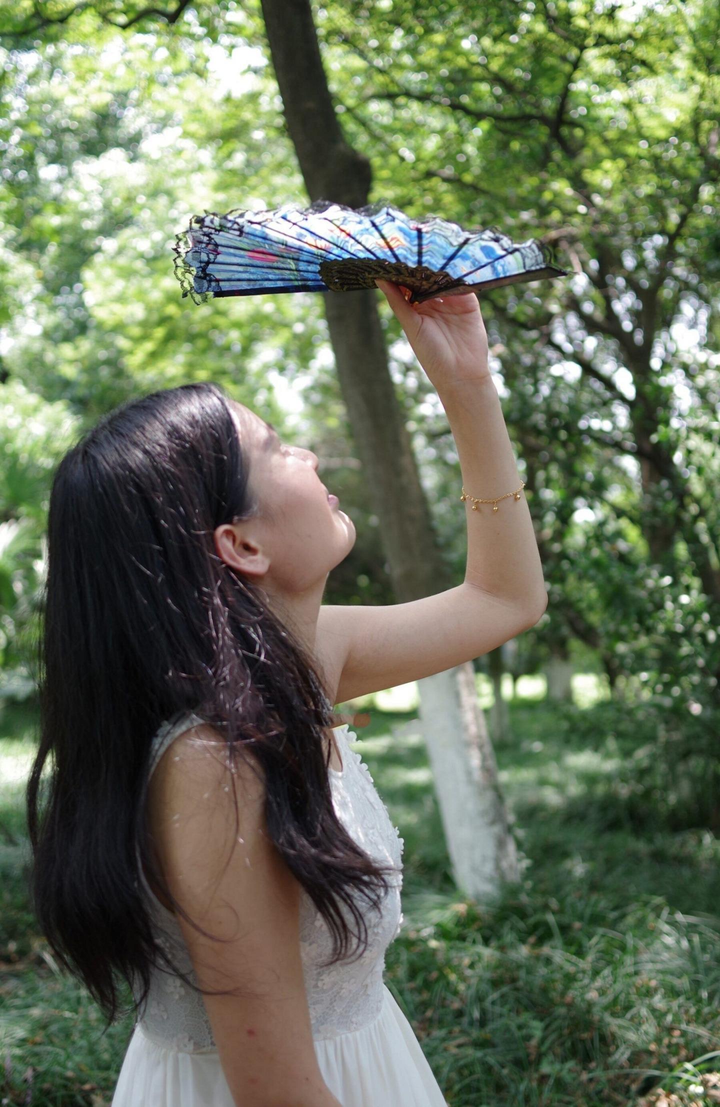 白裙小少妇气质还不错