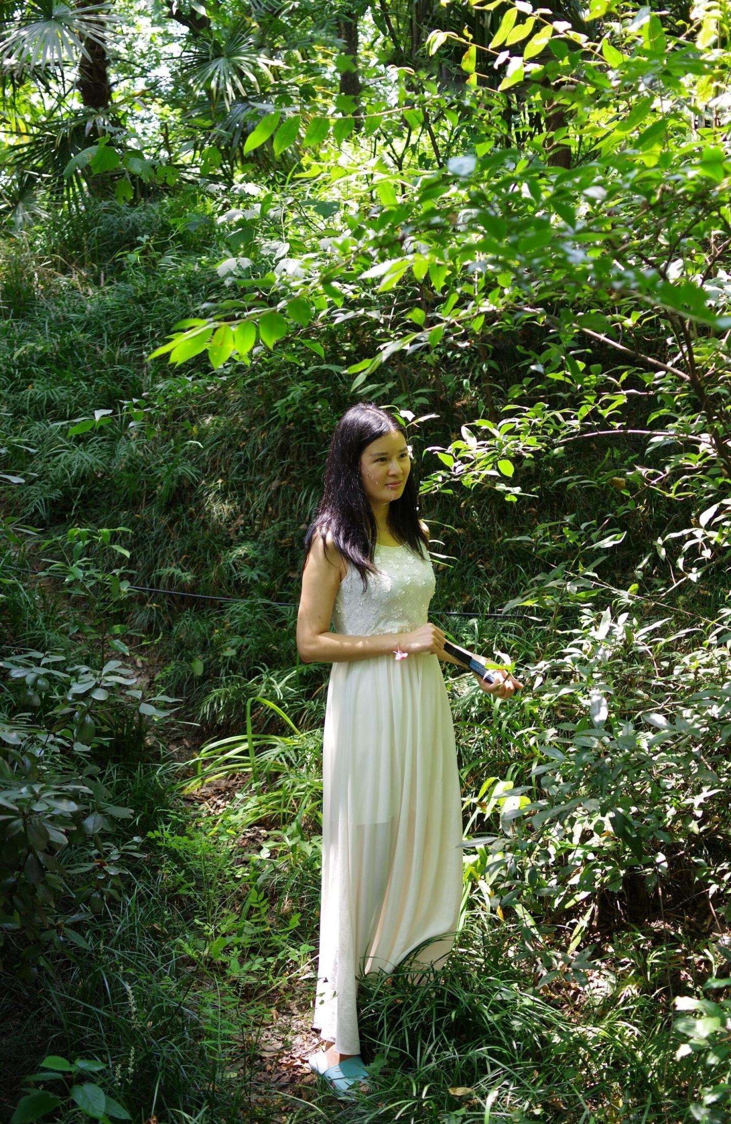 白裙小少妇气质还不错