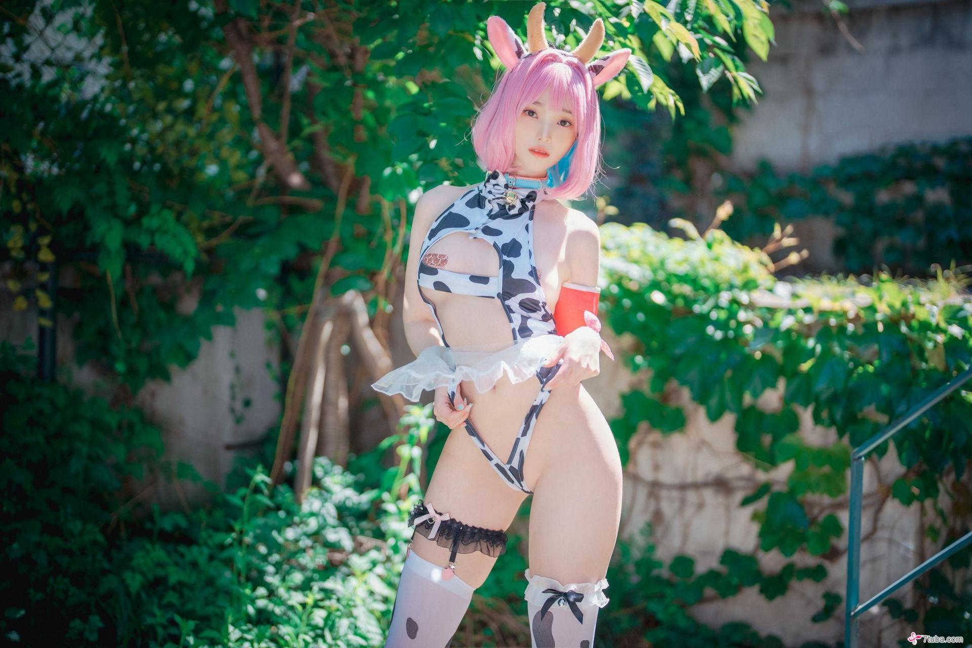 性感美女 粉红奶牛