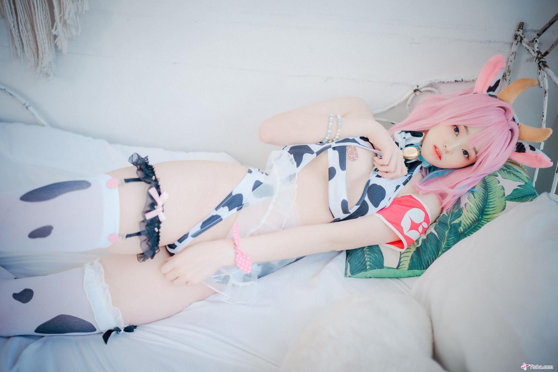 性感美女 粉红奶牛