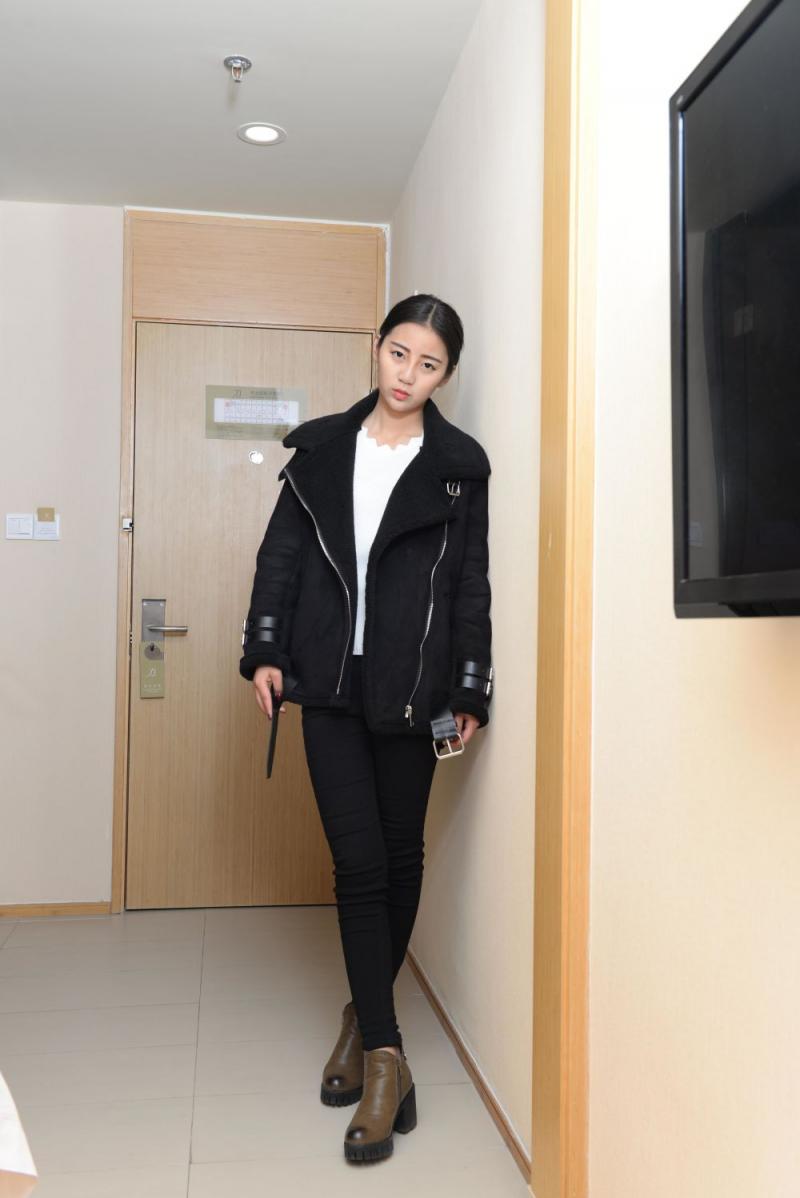 身材又好又嫩的极品妹子