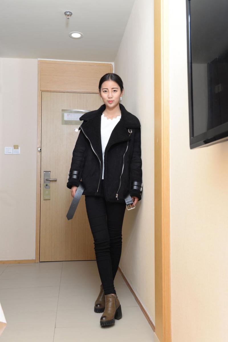 身材又好又嫩的极品妹子