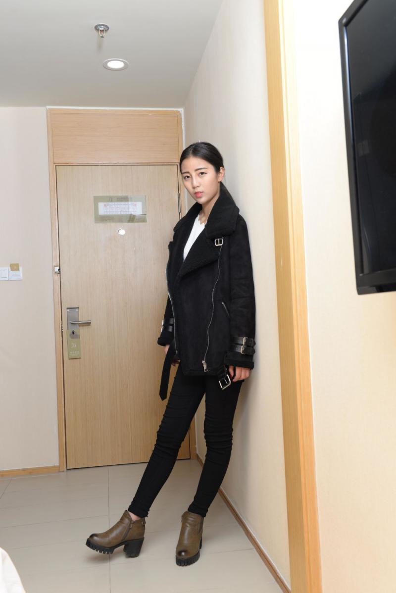 身材又好又嫩的极品妹子