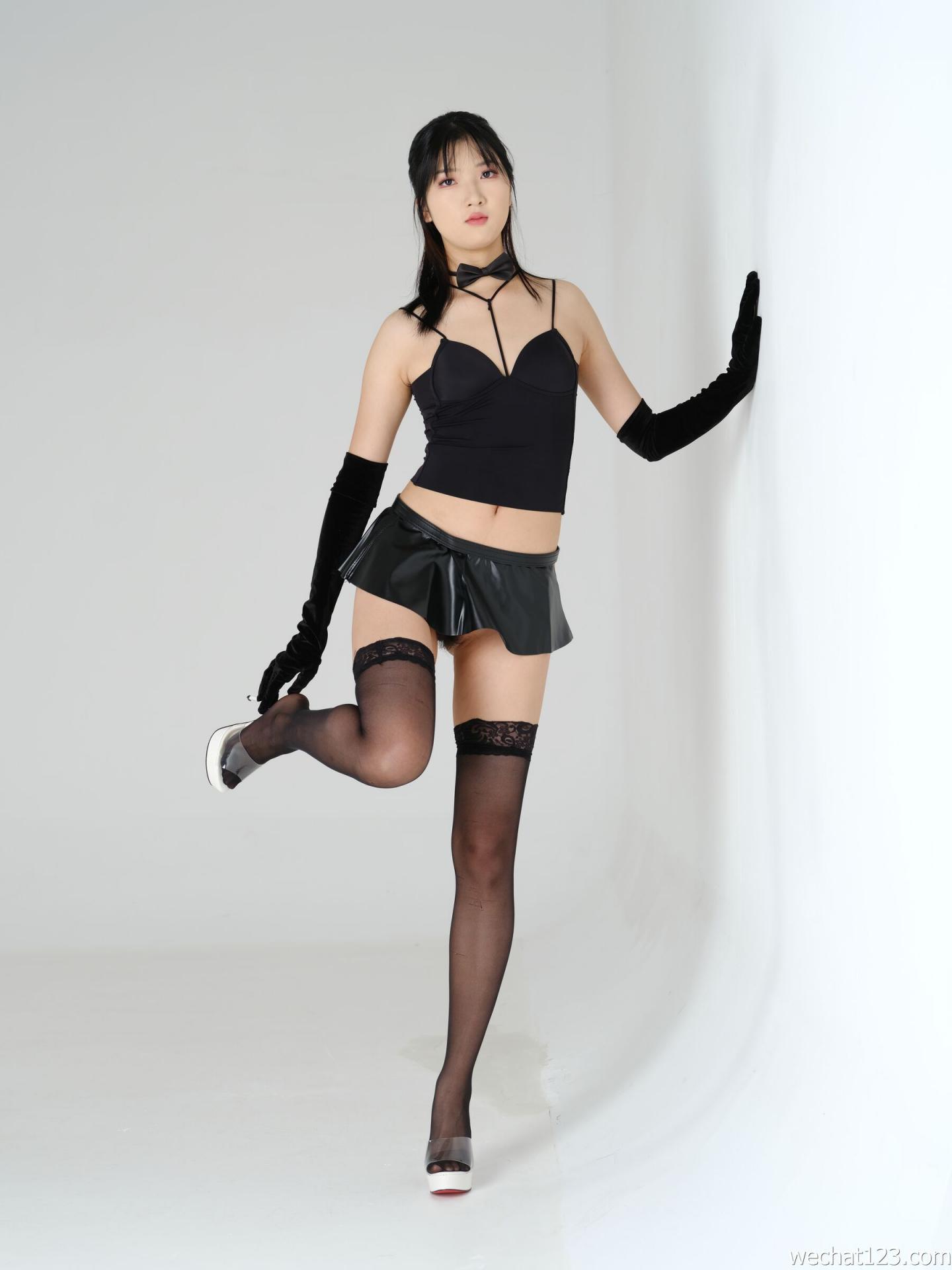 阴毛旺盛的黑丝小姐姐