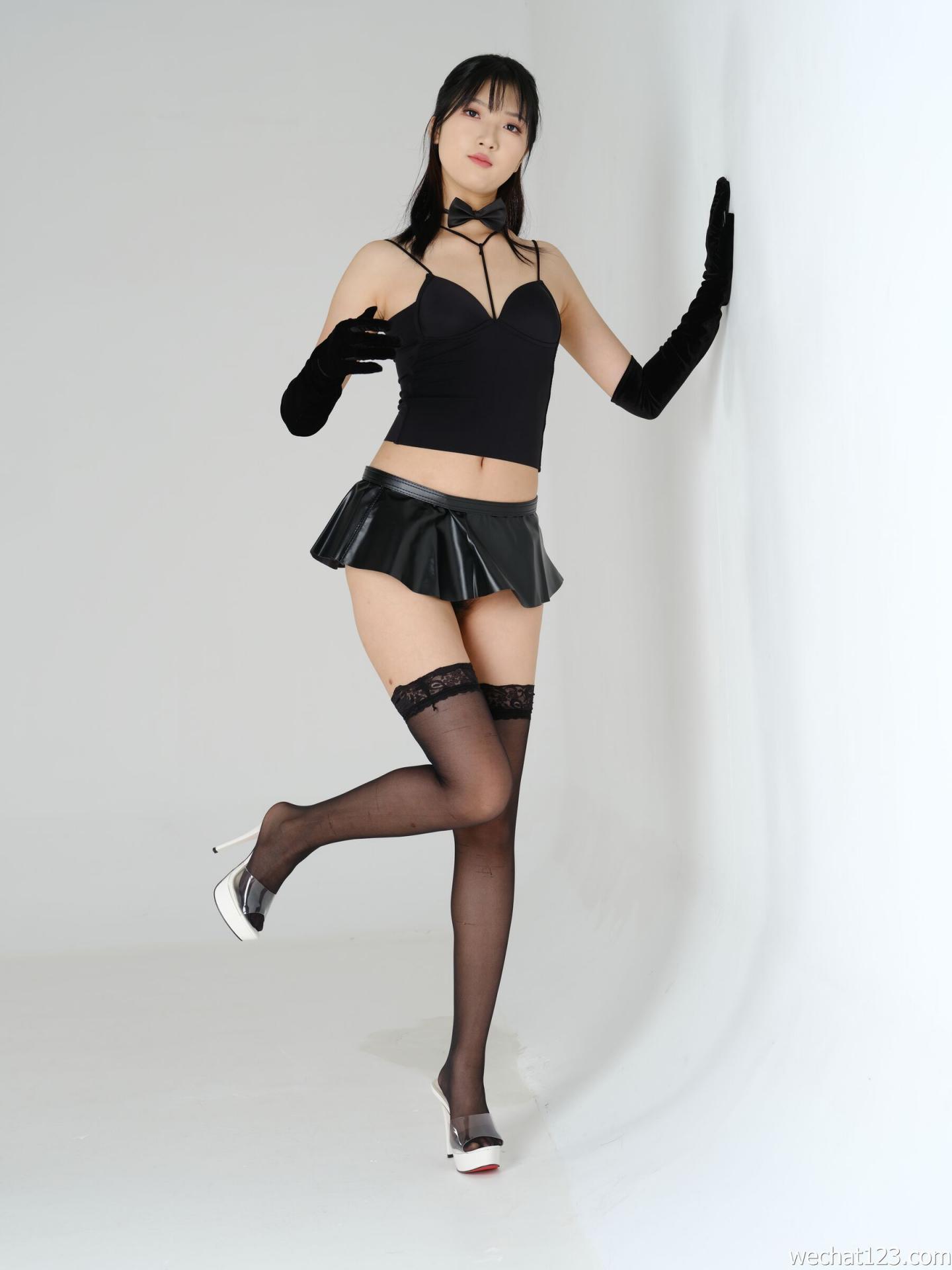 阴毛旺盛的黑丝小姐姐