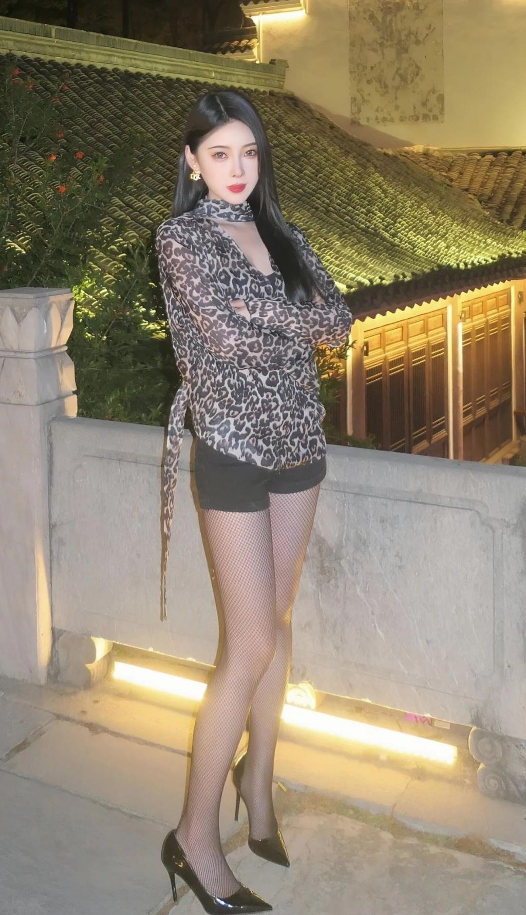 包臀裙纤腰大长腿