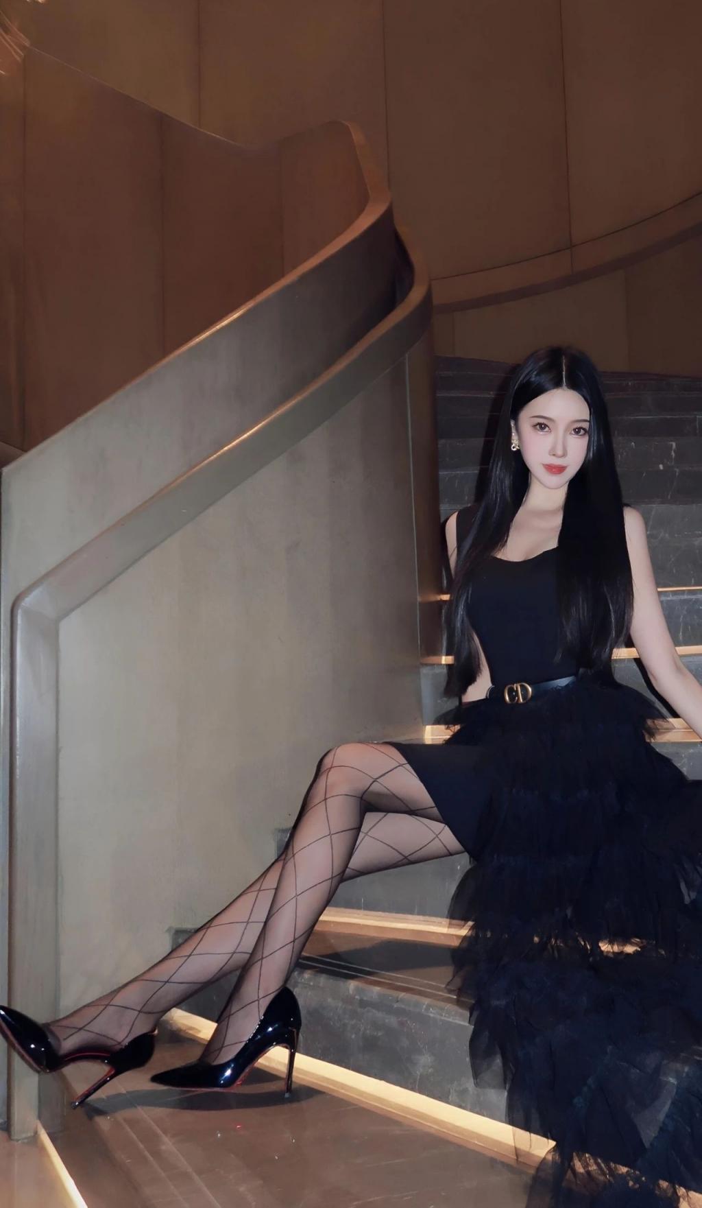 包臀裙纤腰大长腿