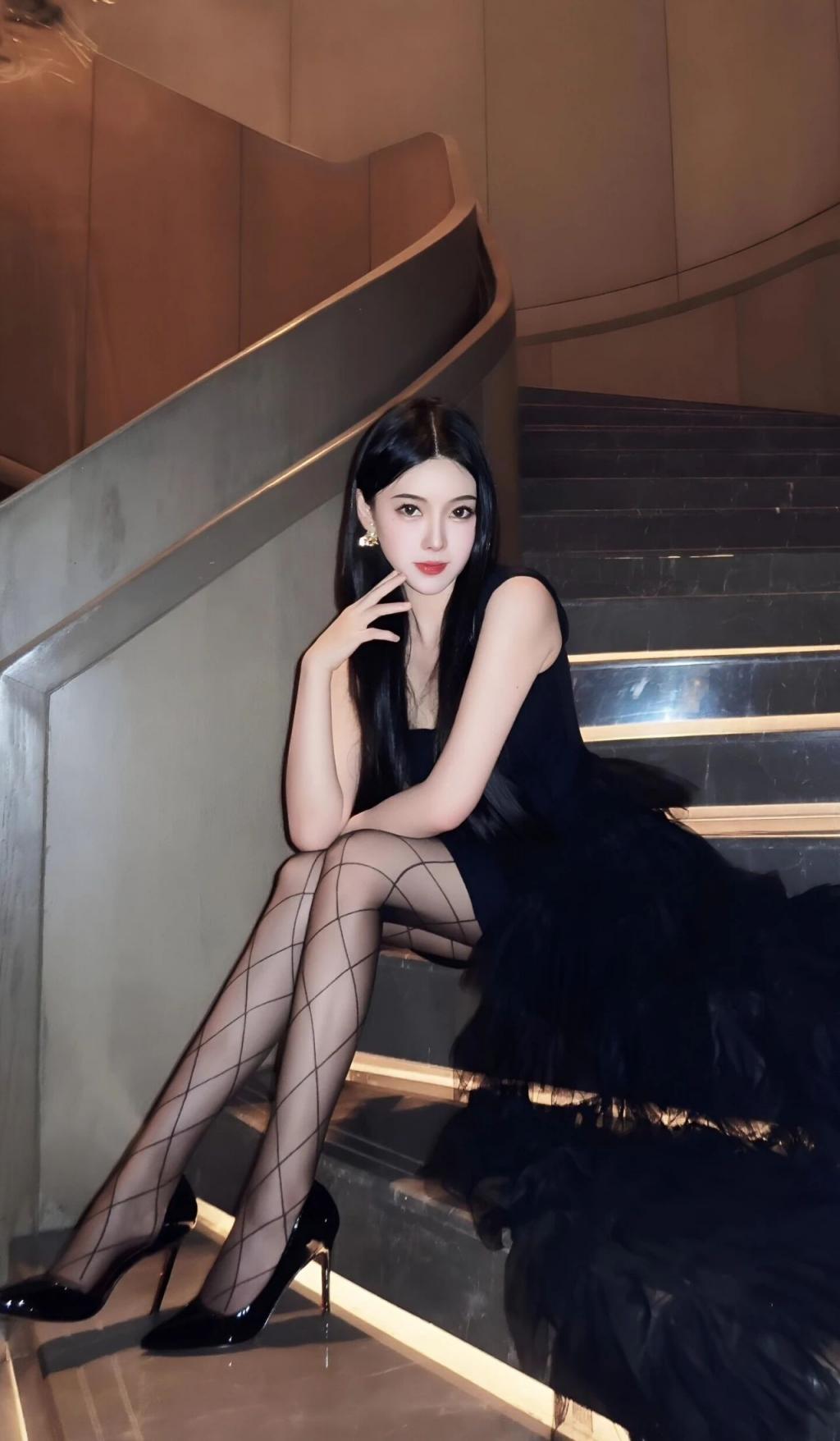 包臀裙纤腰大长腿