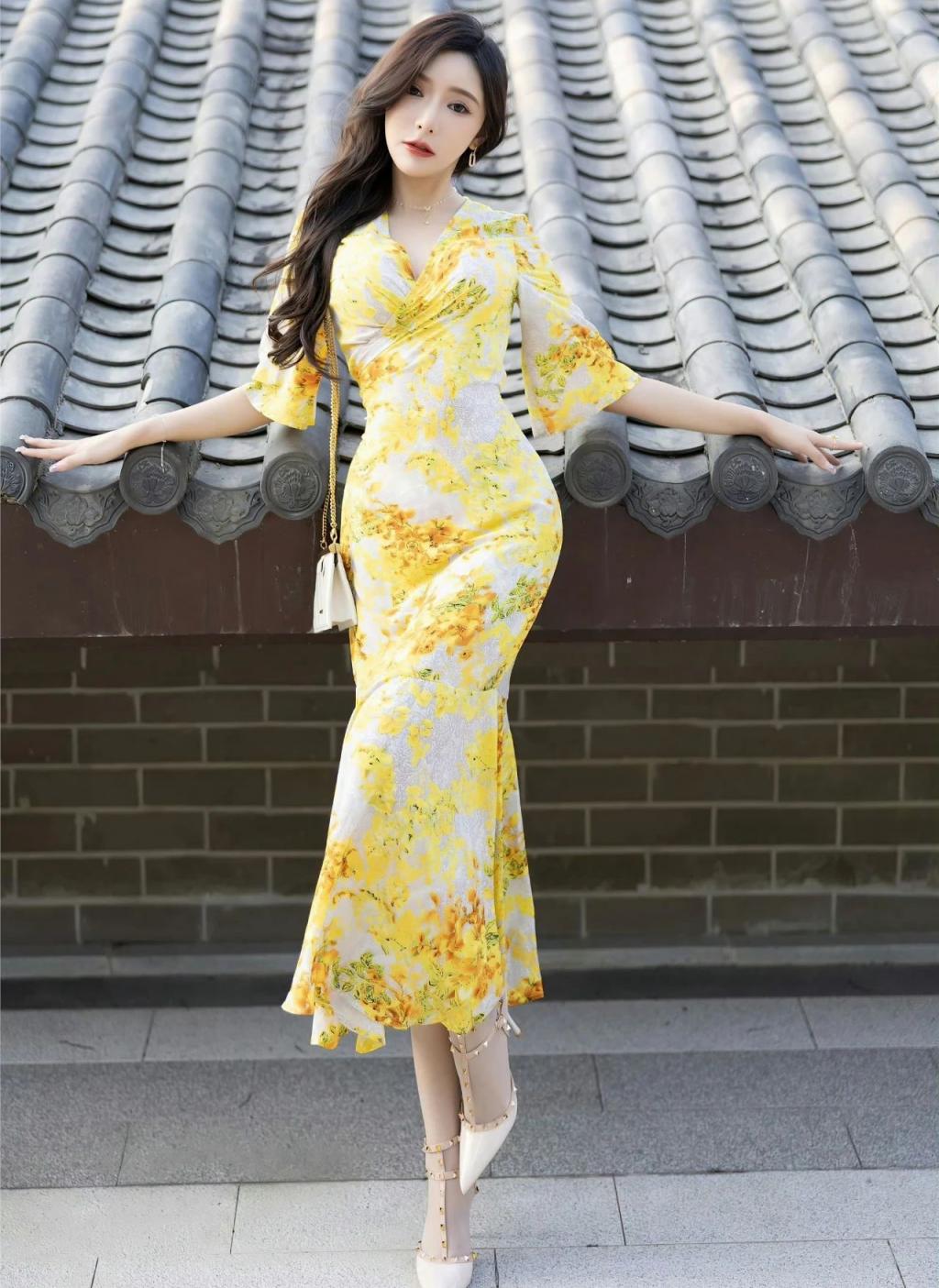 包臀裙纤腰大长腿