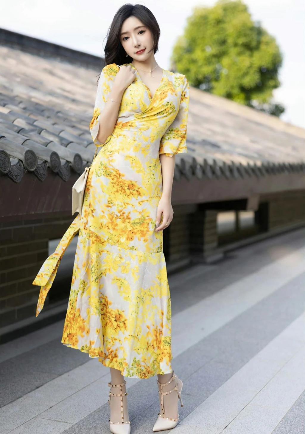 包臀裙纤腰大长腿