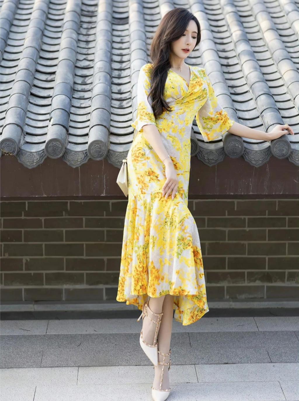 包臀裙纤腰大长腿