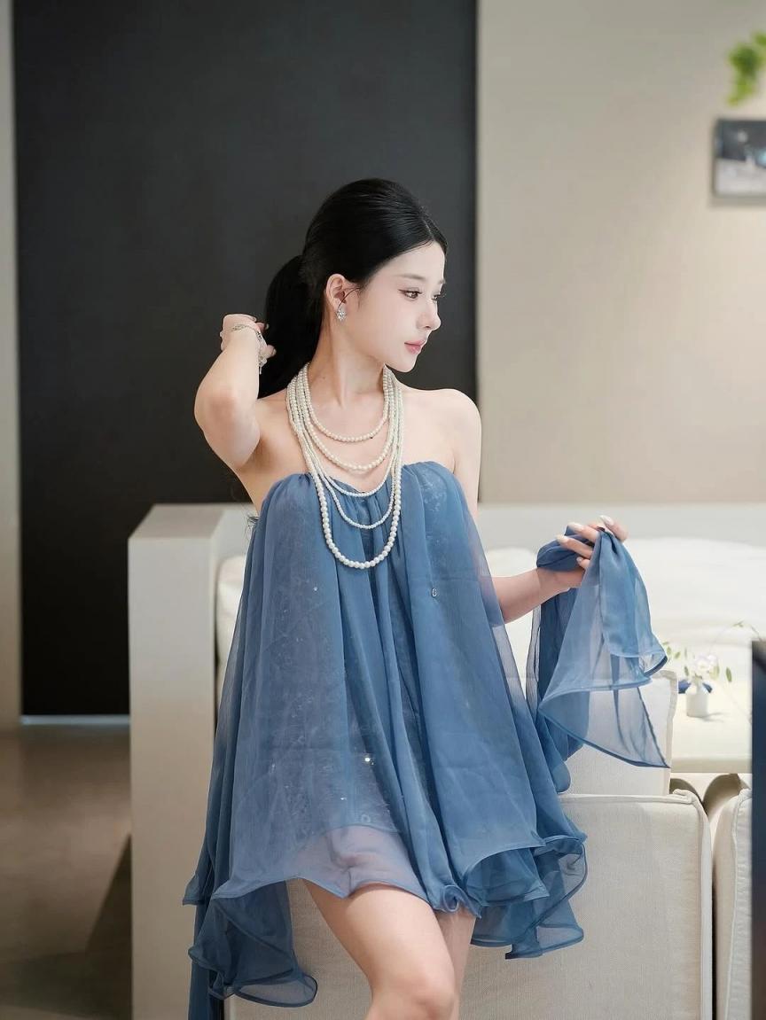 包臀裙纤腰大长腿