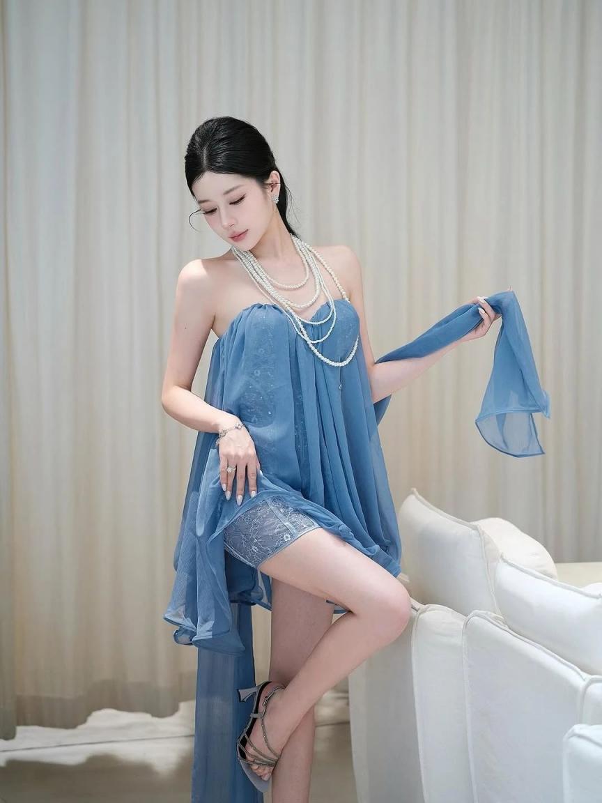 包臀裙纤腰大长腿