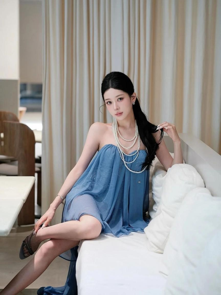 包臀裙纤腰大长腿