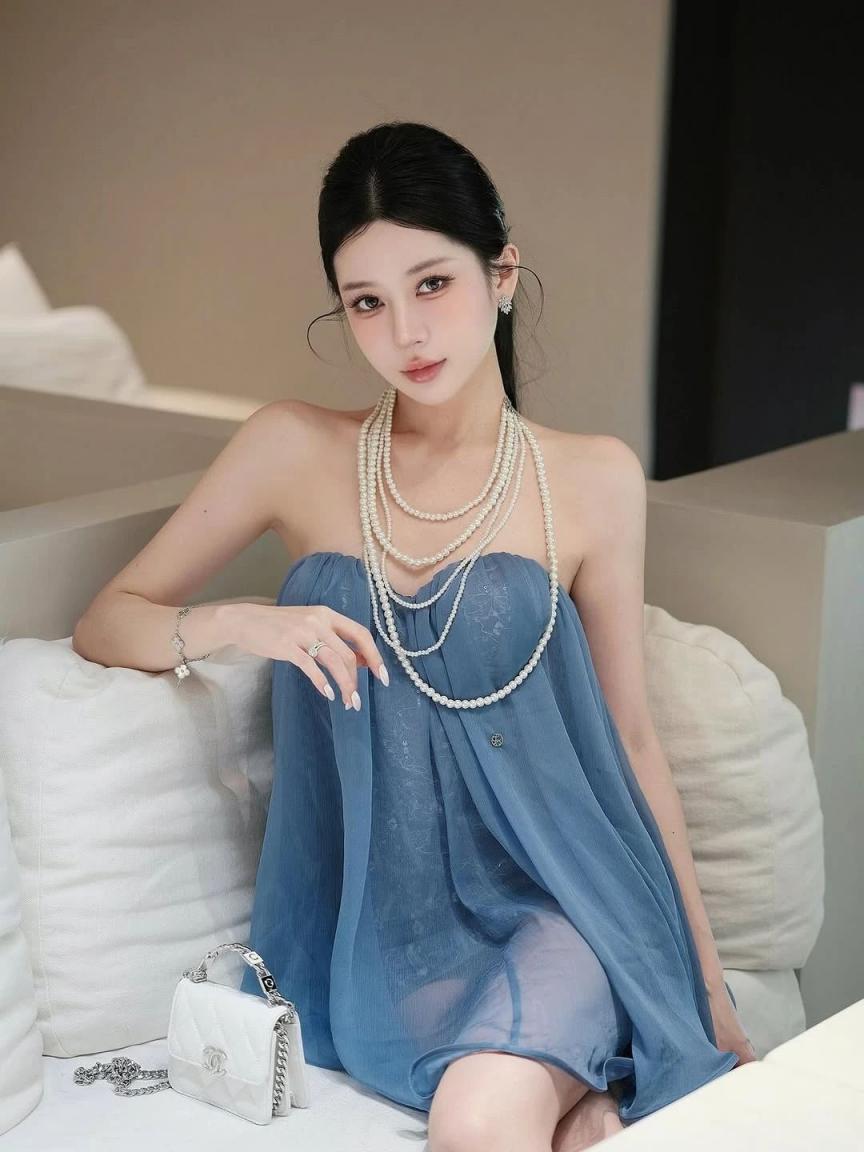 包臀裙纤腰大长腿