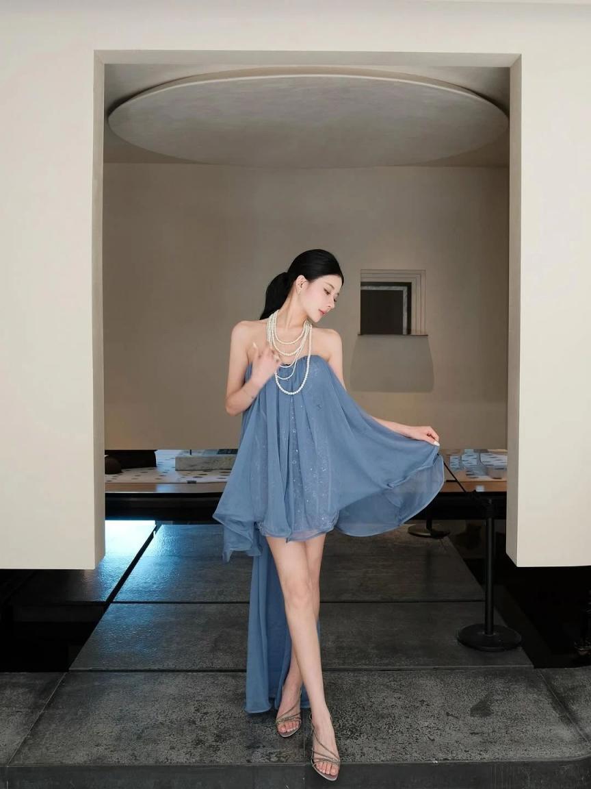 包臀裙纤腰大长腿