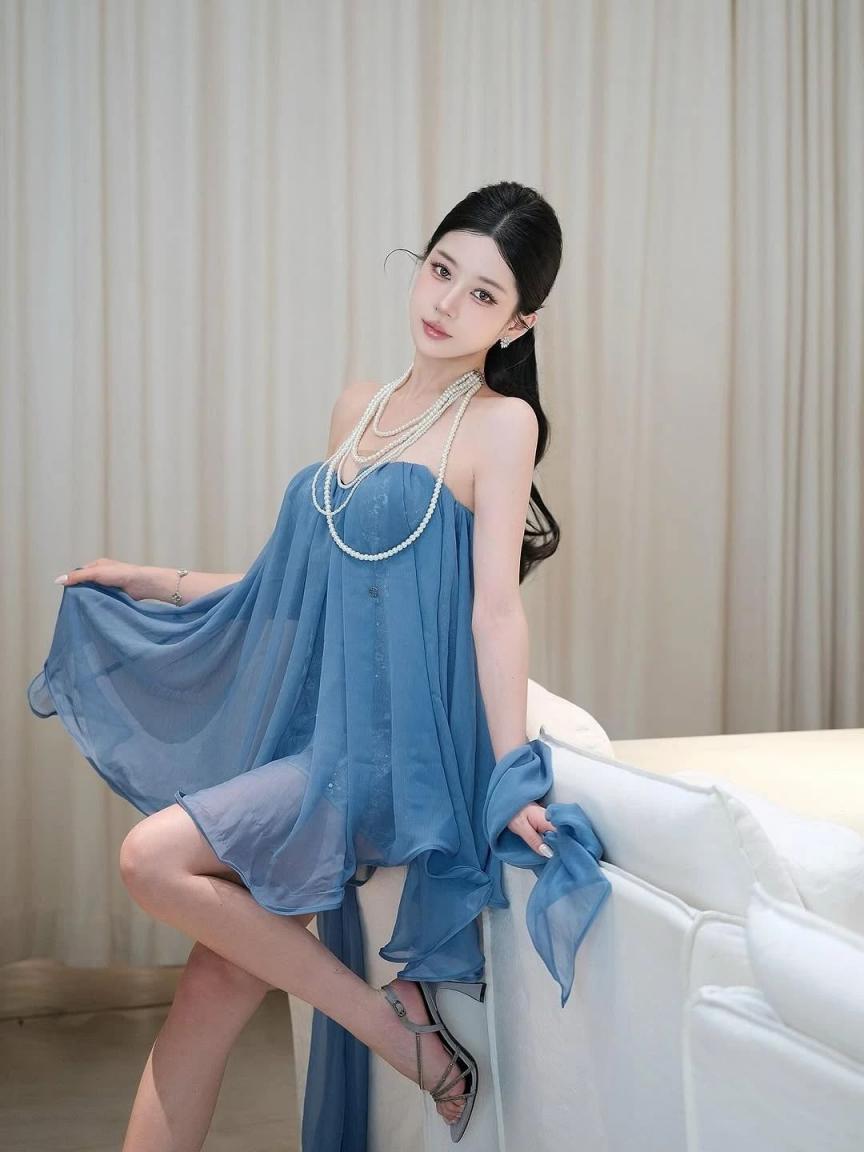 包臀裙纤腰大长腿