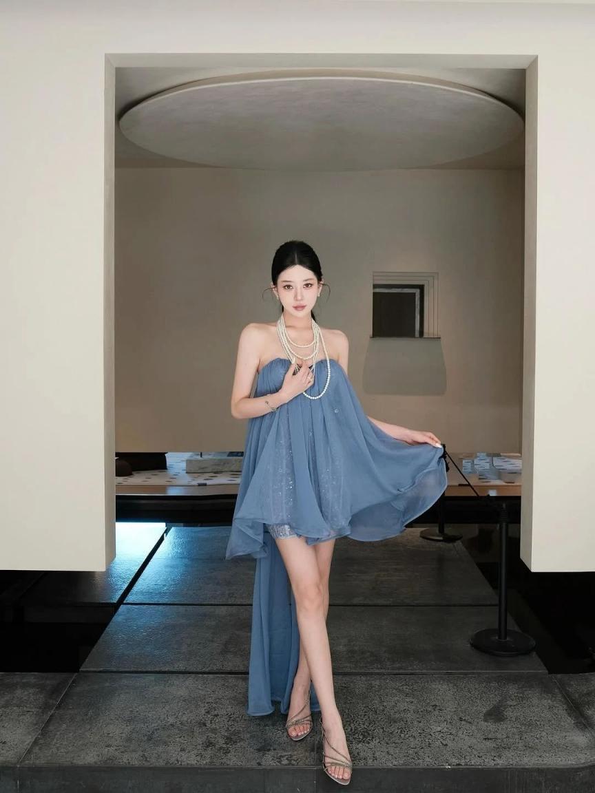 包臀裙纤腰大长腿