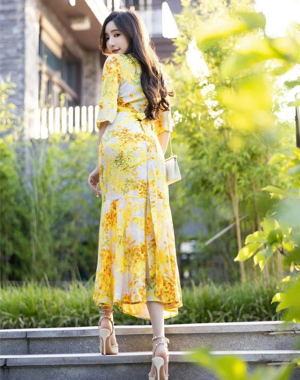 包臀裙纤腰大长腿