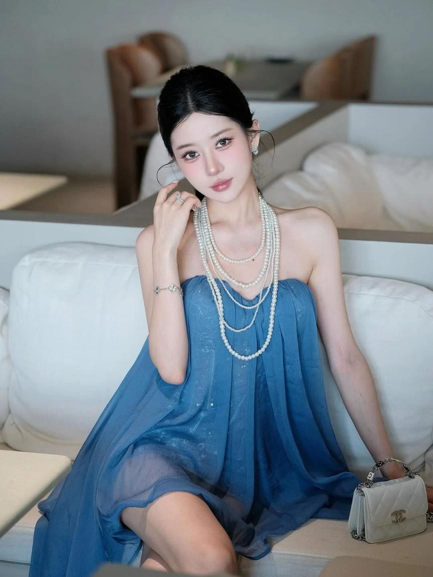 包臀裙纤腰大长腿