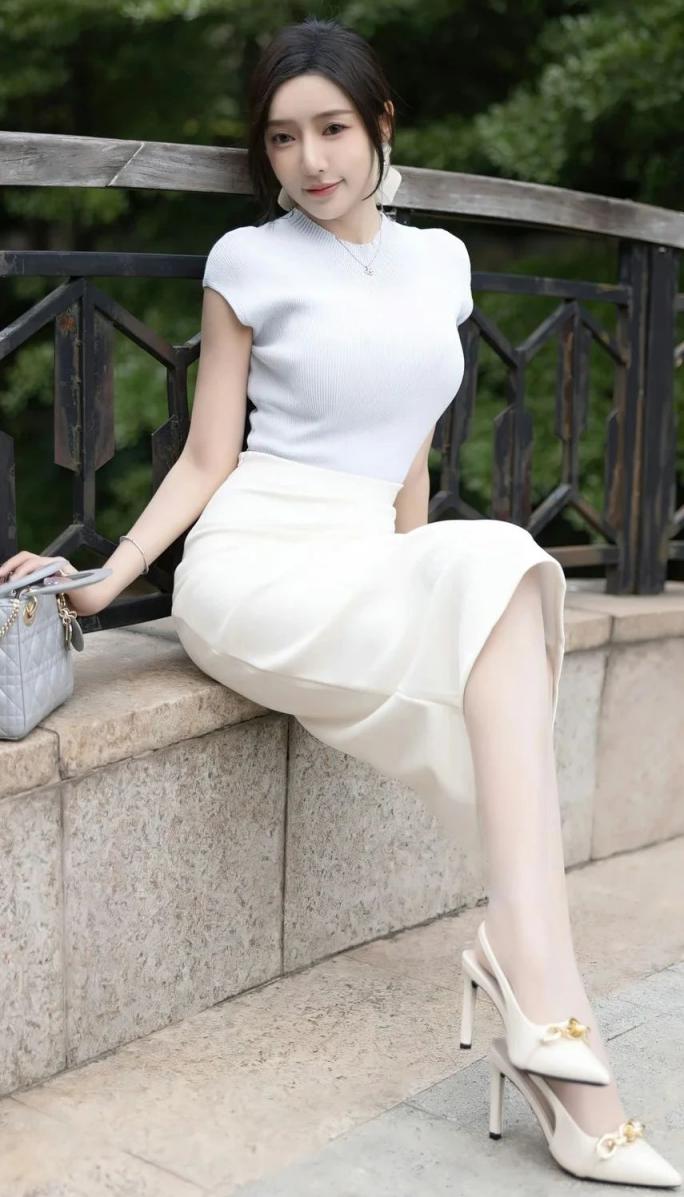 包臀裙纤腰大长腿