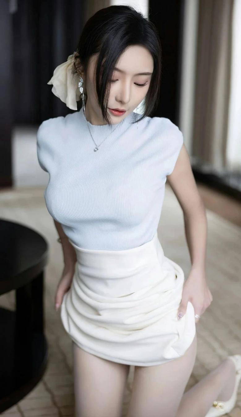 包臀裙纤腰大长腿