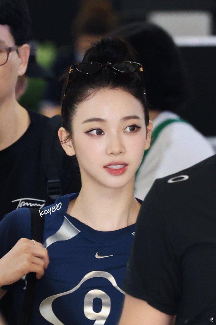 搔首弄姿的年轻妹子[32P]